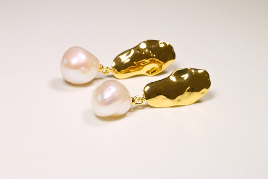 Glossy Freshwater Pearl Drop Earrings