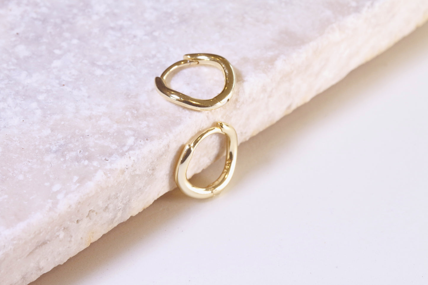 Wavy Plain Gold Earring