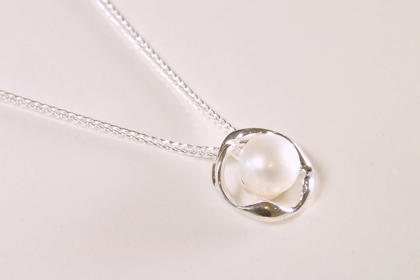 Silver Geometric Single Pearl Necklace