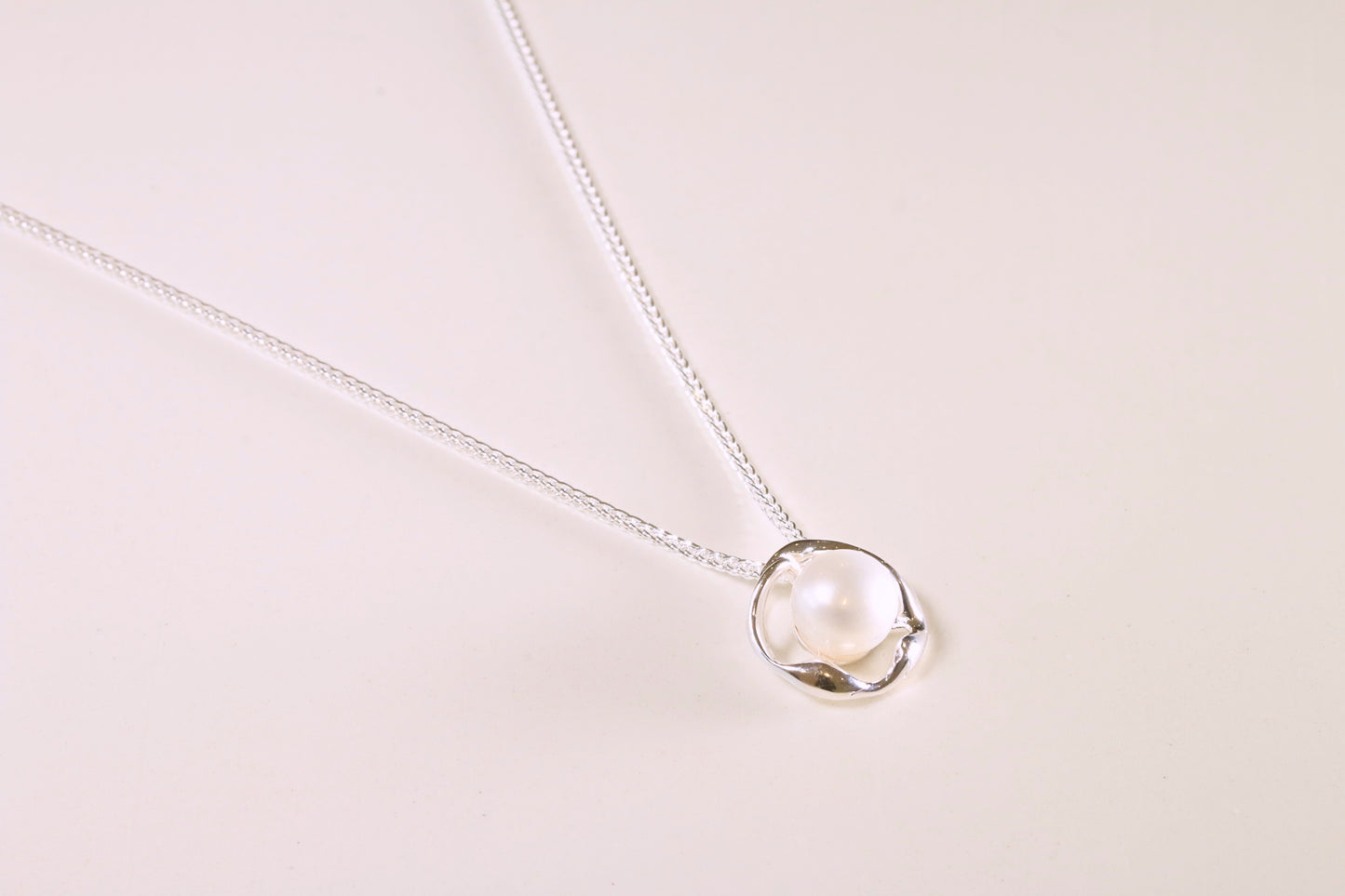 Silver Geometric Single Pearl Necklace